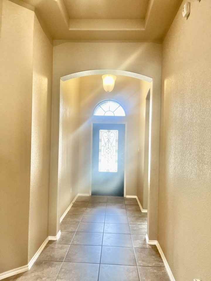 2025 Lake Vista Dr #NA - Photo 3 of 28