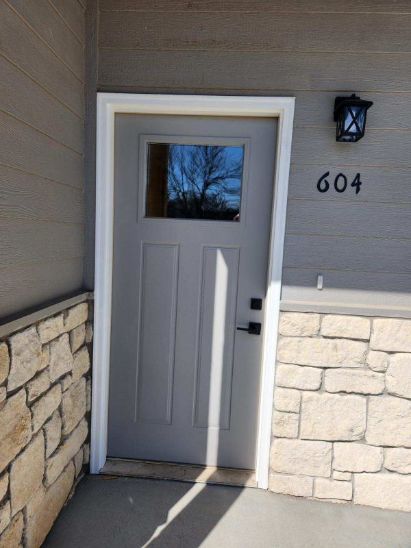 604 Se 10th St - Photo 3 of 12