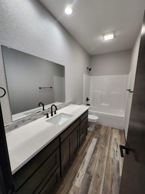 604 Se 10th St - Photo 7 of 12