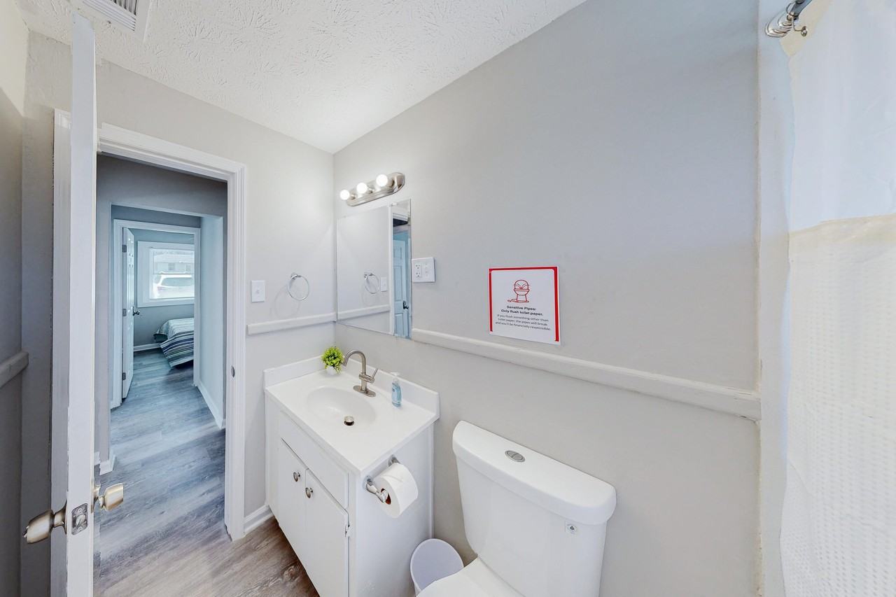 32nd Ave - Photo 2 of 10