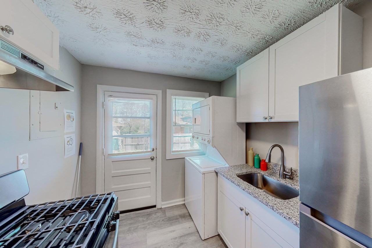 32nd Ave - Photo 3 of 10