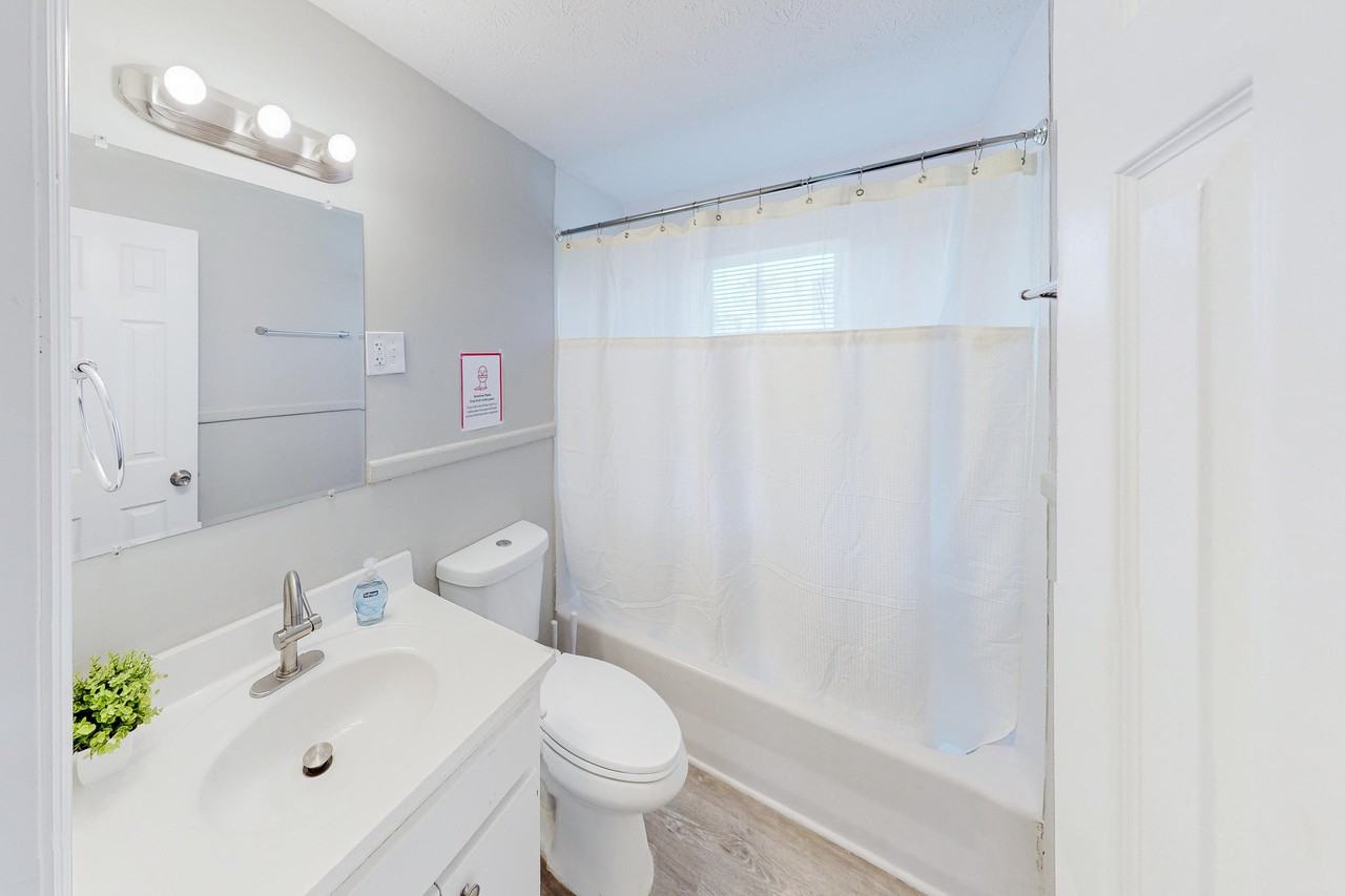 32nd Ave - Photo 4 of 10