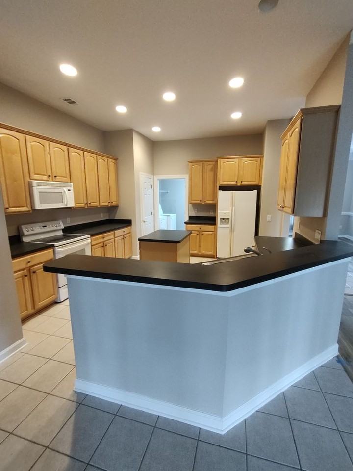 165 Oak Forest Rd - Photo 4 of 29