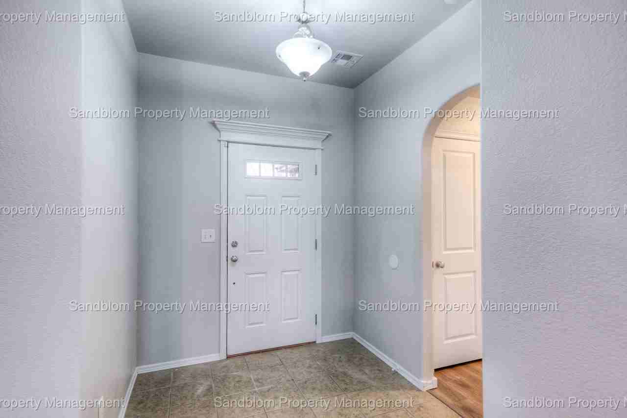 2109 W J St - Photo 3 of 23