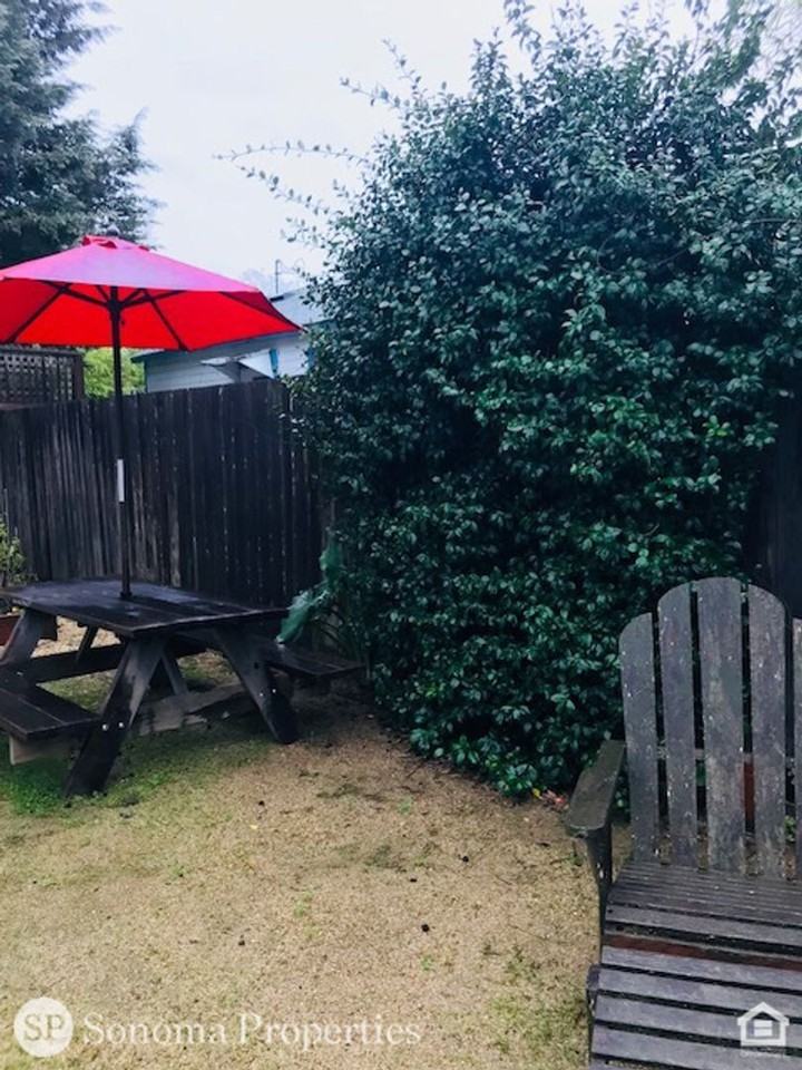 620 Oak Street - Photo 3 of 17