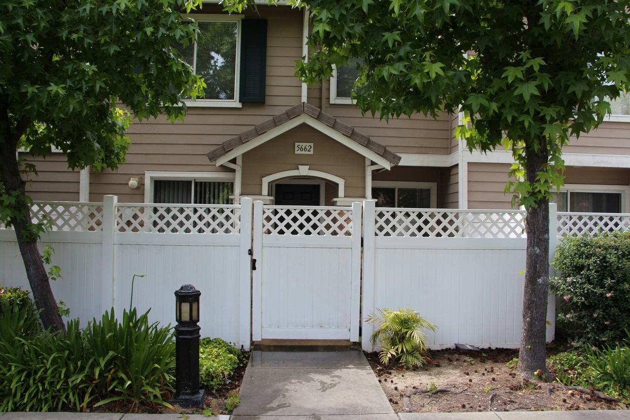 5662 Spry Cmn - Photo 2 of 11