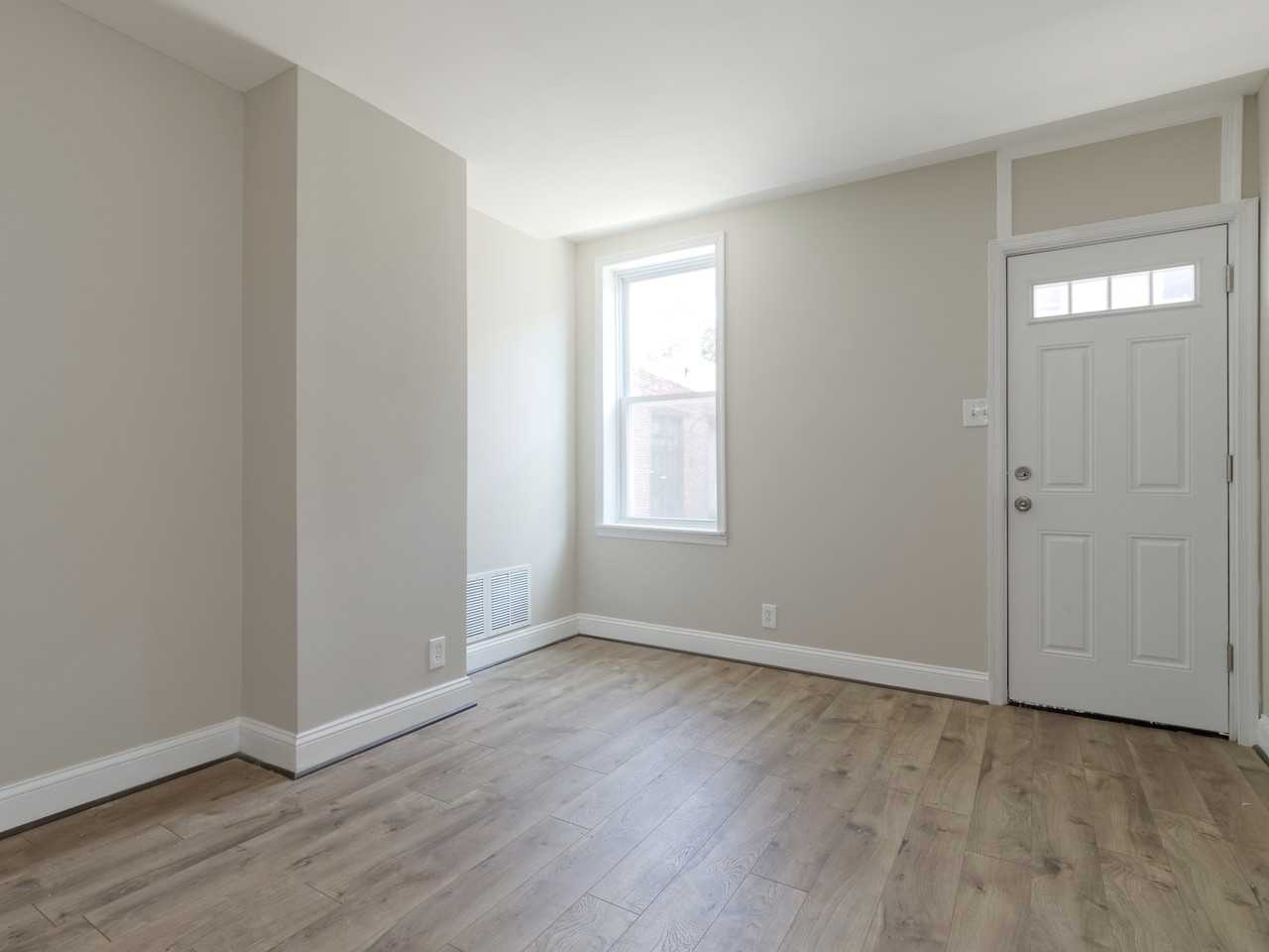 2318 Hunter St - Photo 2 of 17