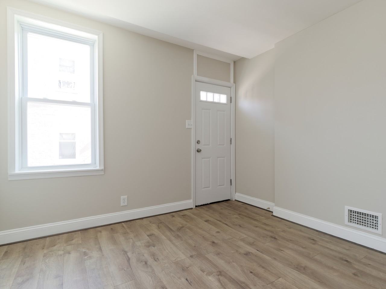 2318 Hunter St - Photo 3 of 17