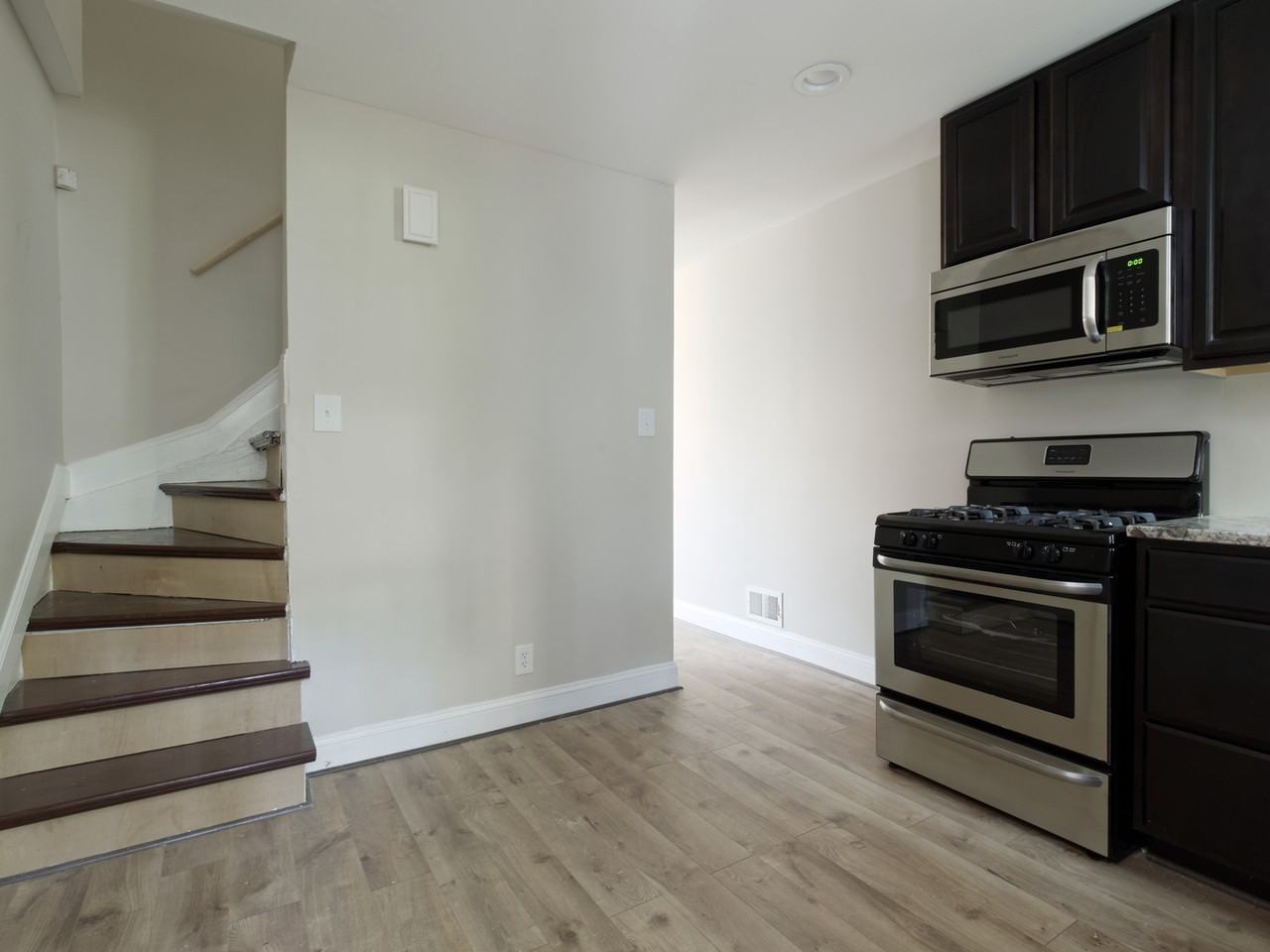 2318 Hunter St - Photo 6 of 17