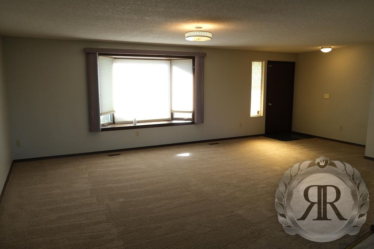 611 Westwind Dr - Photo 2 of 24