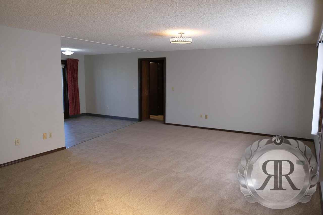 611 Westwind Dr - Photo 3 of 24