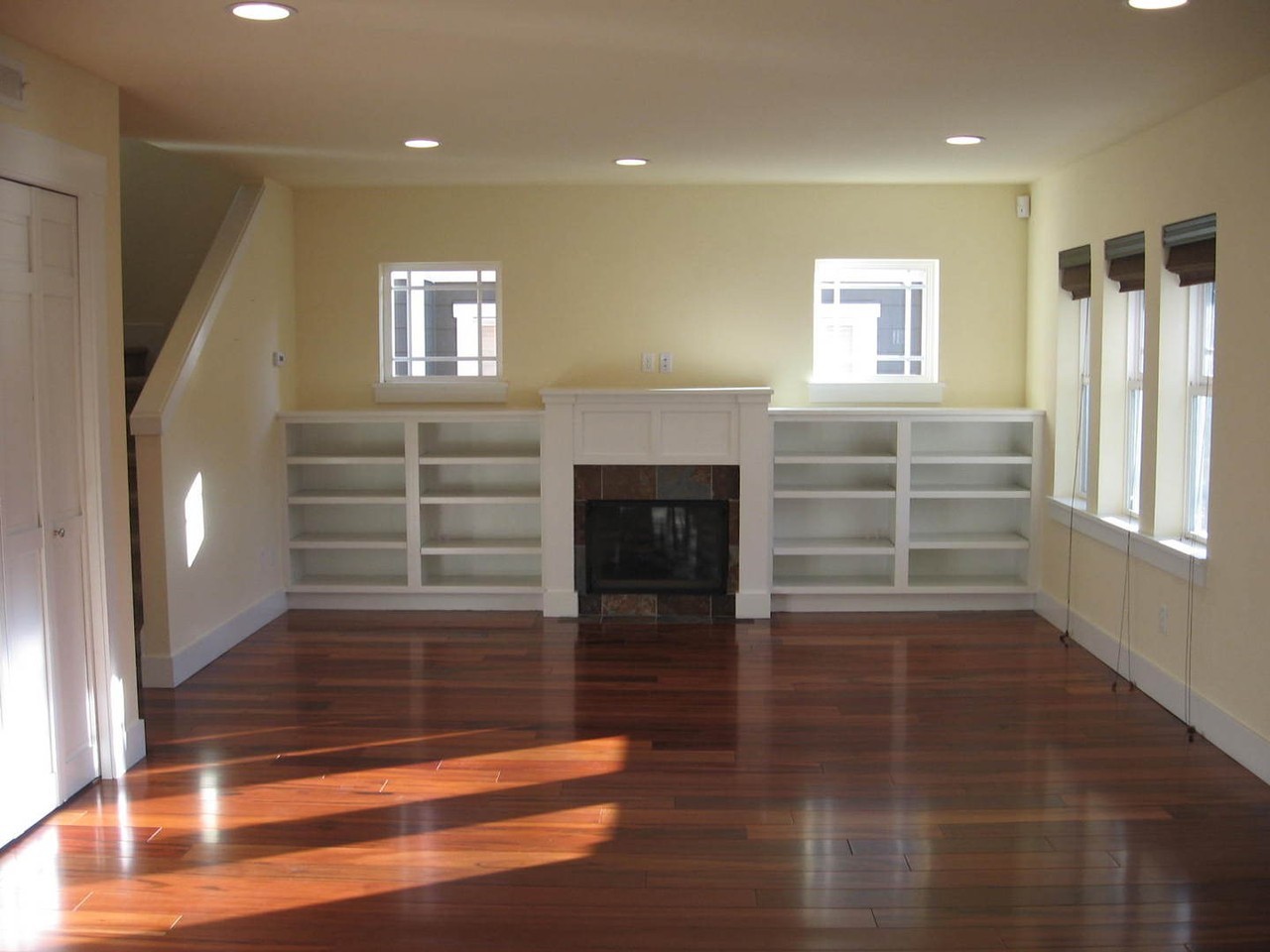 8020 Ashworth Ave N - Photo 2 of 18