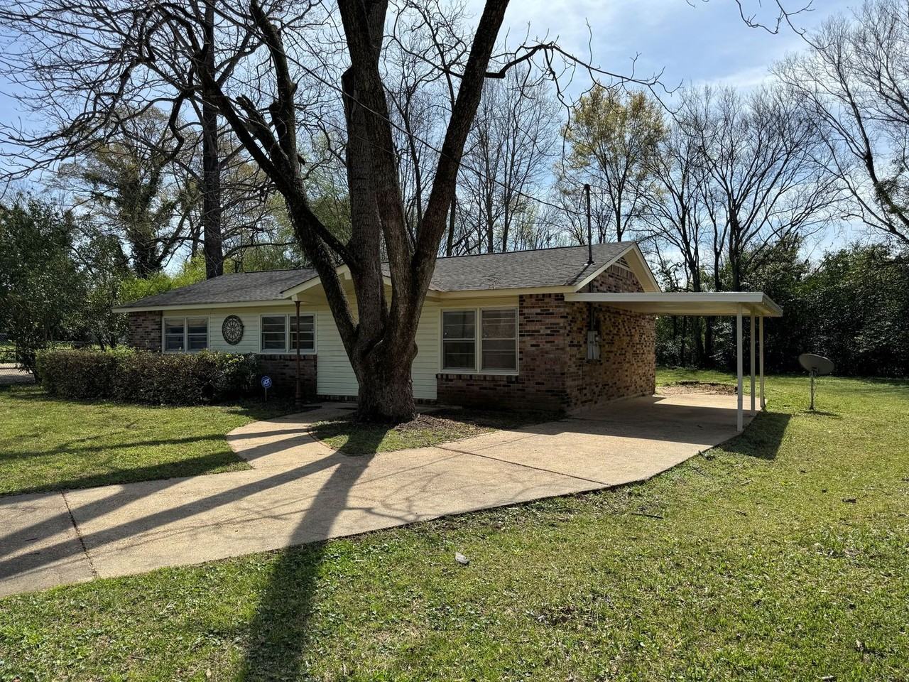300 Pecan Tree Dr - Photo 3 of 25