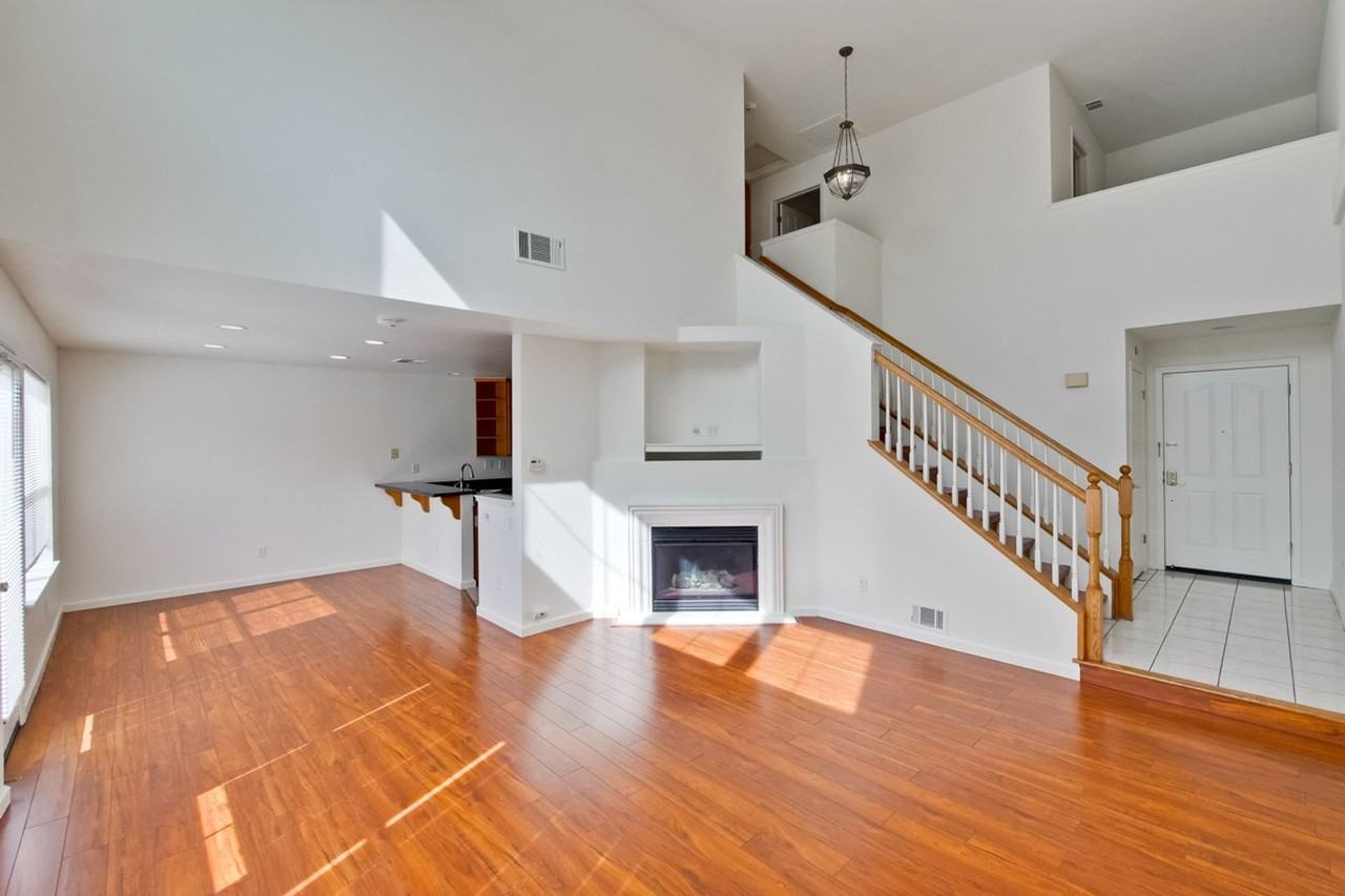 370 Sandhurst Dr - Photo 4 of 27