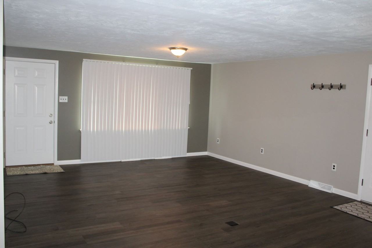 2212 Seitzville Rd - Photo 3 of 18