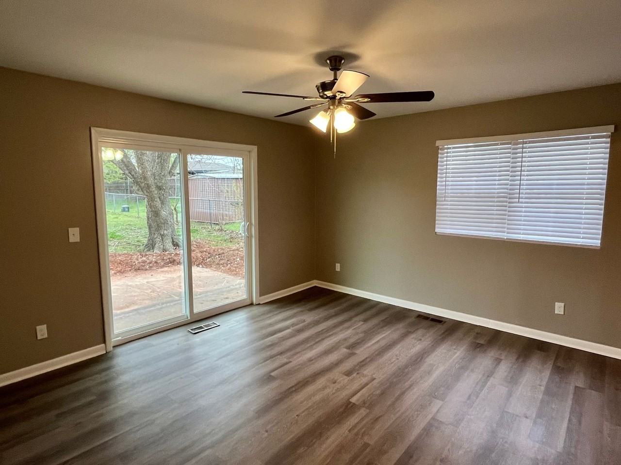 204 Ridgecrest Rd - Photo 2 of 17