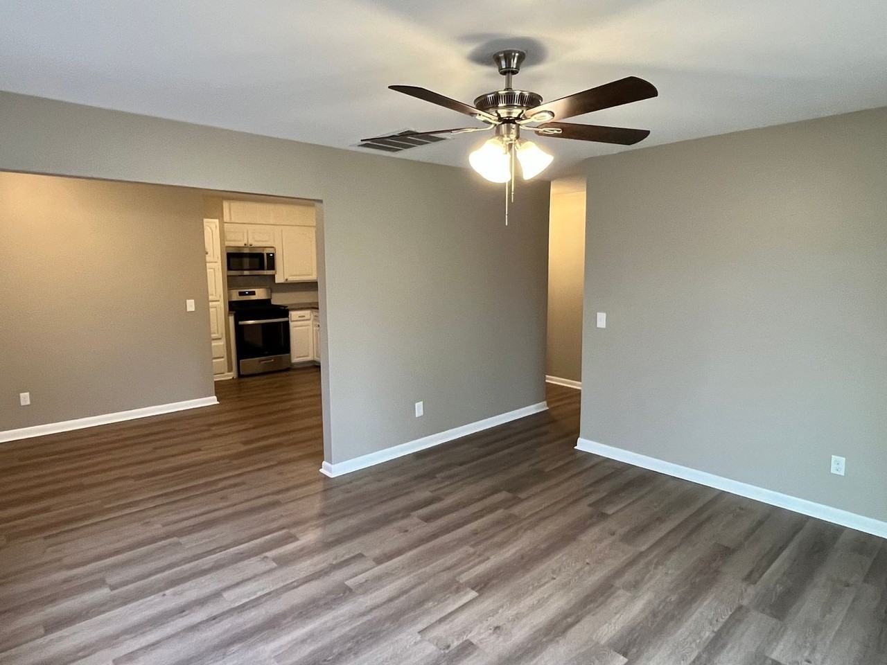 204 Ridgecrest Rd - Photo 3 of 17