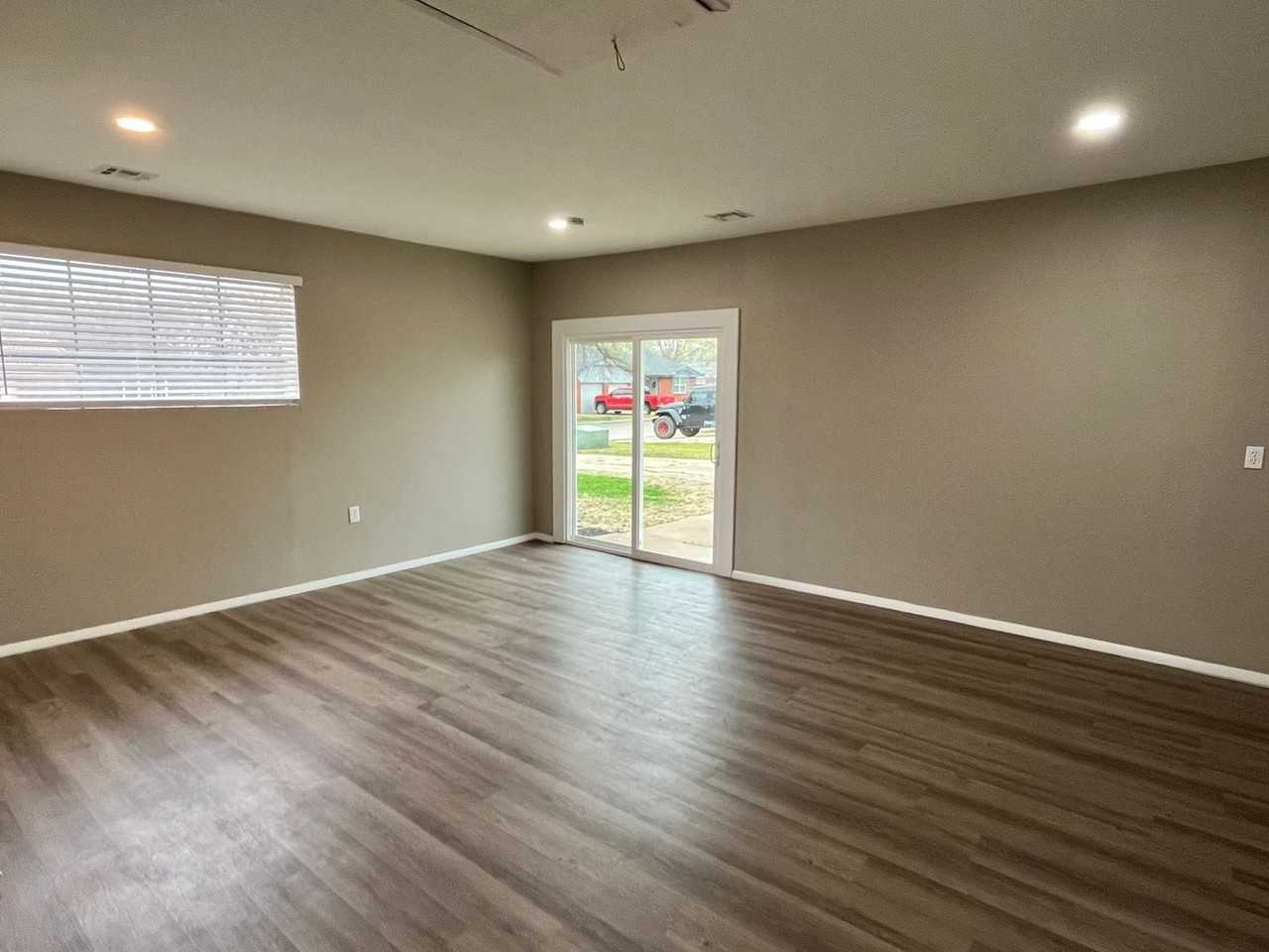 204 Ridgecrest Rd - Photo 5 of 17
