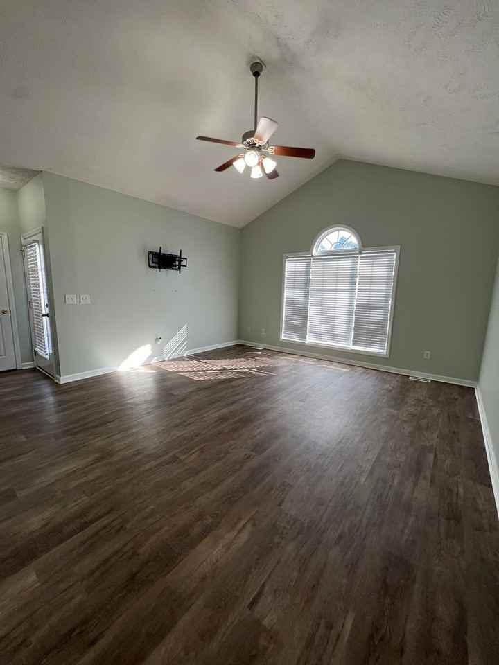 237 Grays Ln - Photo 3 of 14