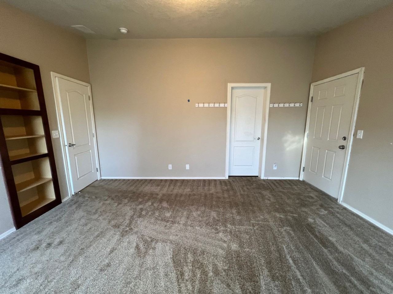 1207 E 10th St - Photo 5 of 19