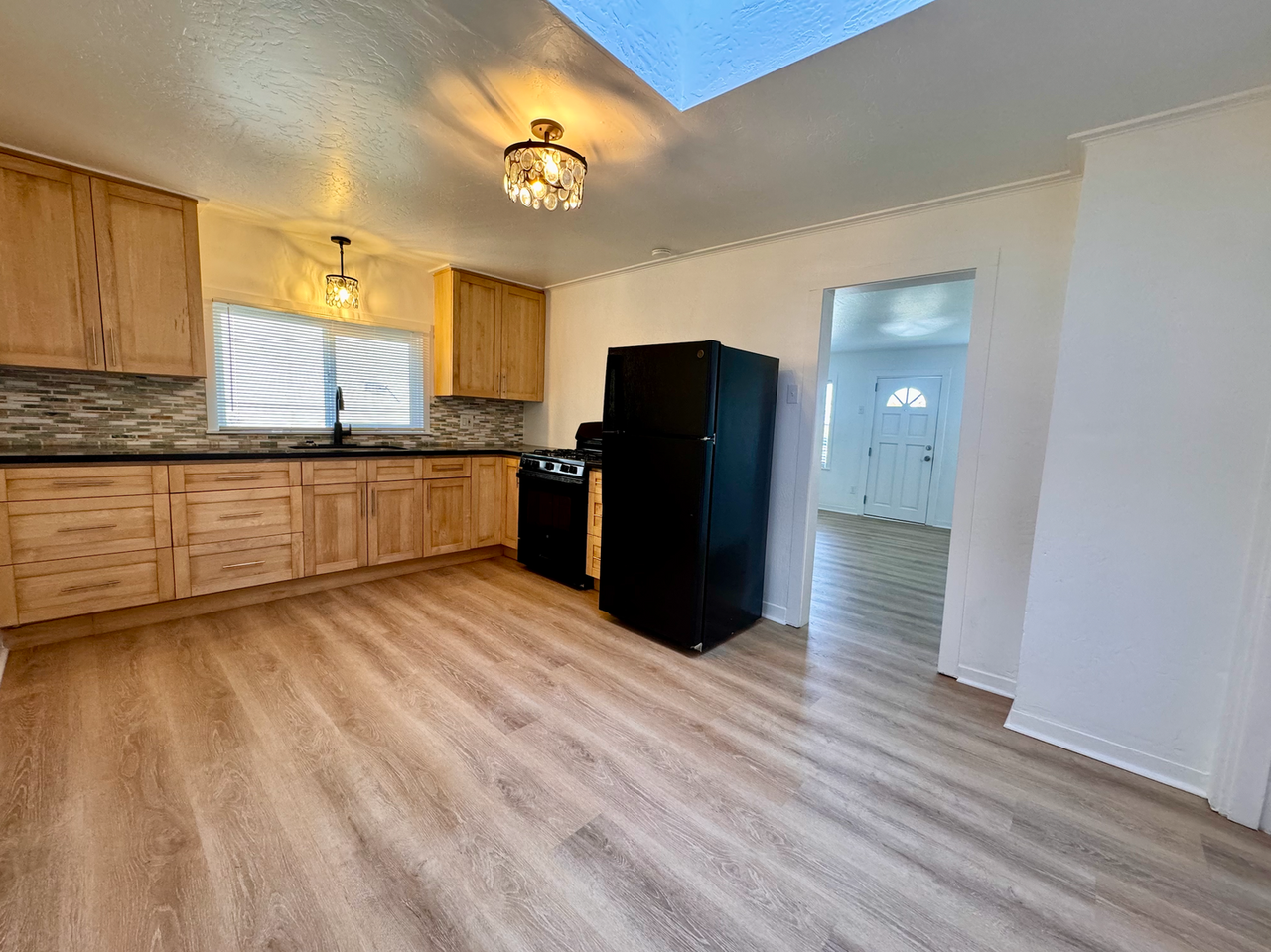 887 Taylor st - Photo 2 of 6