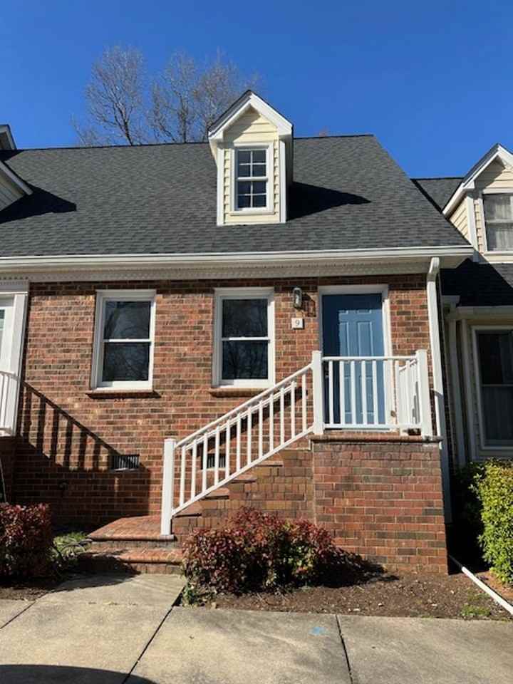 1121 Sherwood Dr - Photo 2 of 17