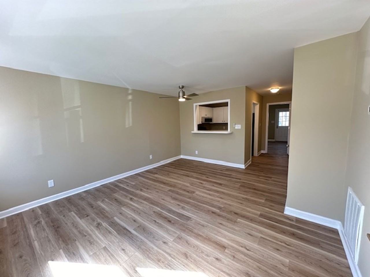 1121 Sherwood Dr - Photo 3 of 17