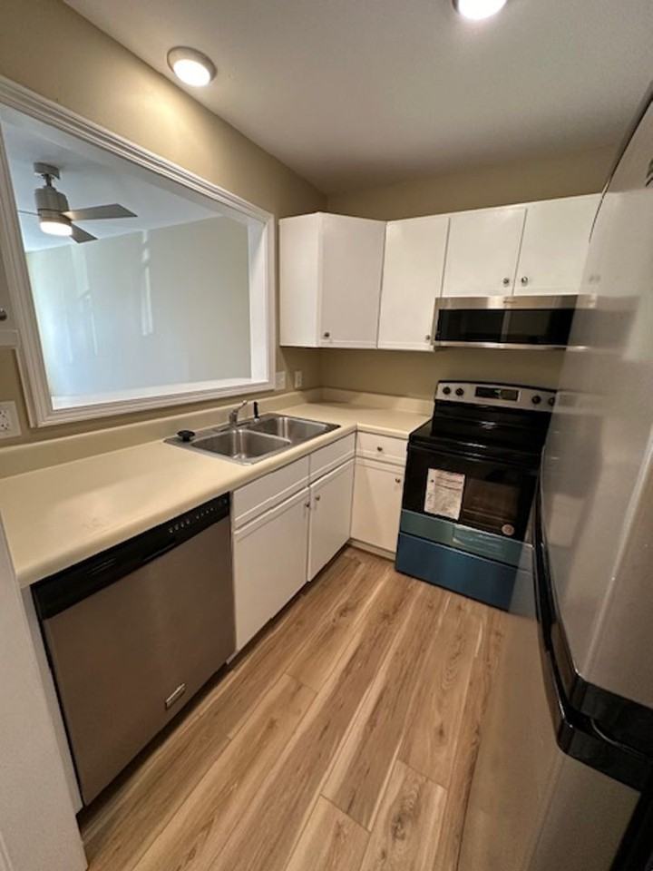 1121 Sherwood Dr - Photo 5 of 17