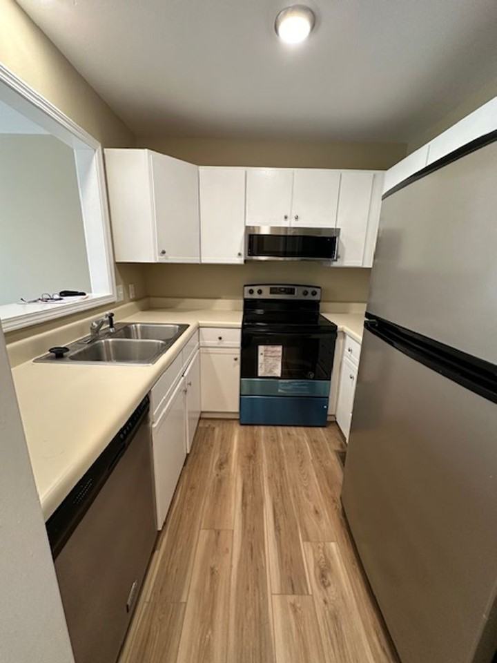 1121 Sherwood Dr - Photo 7 of 17