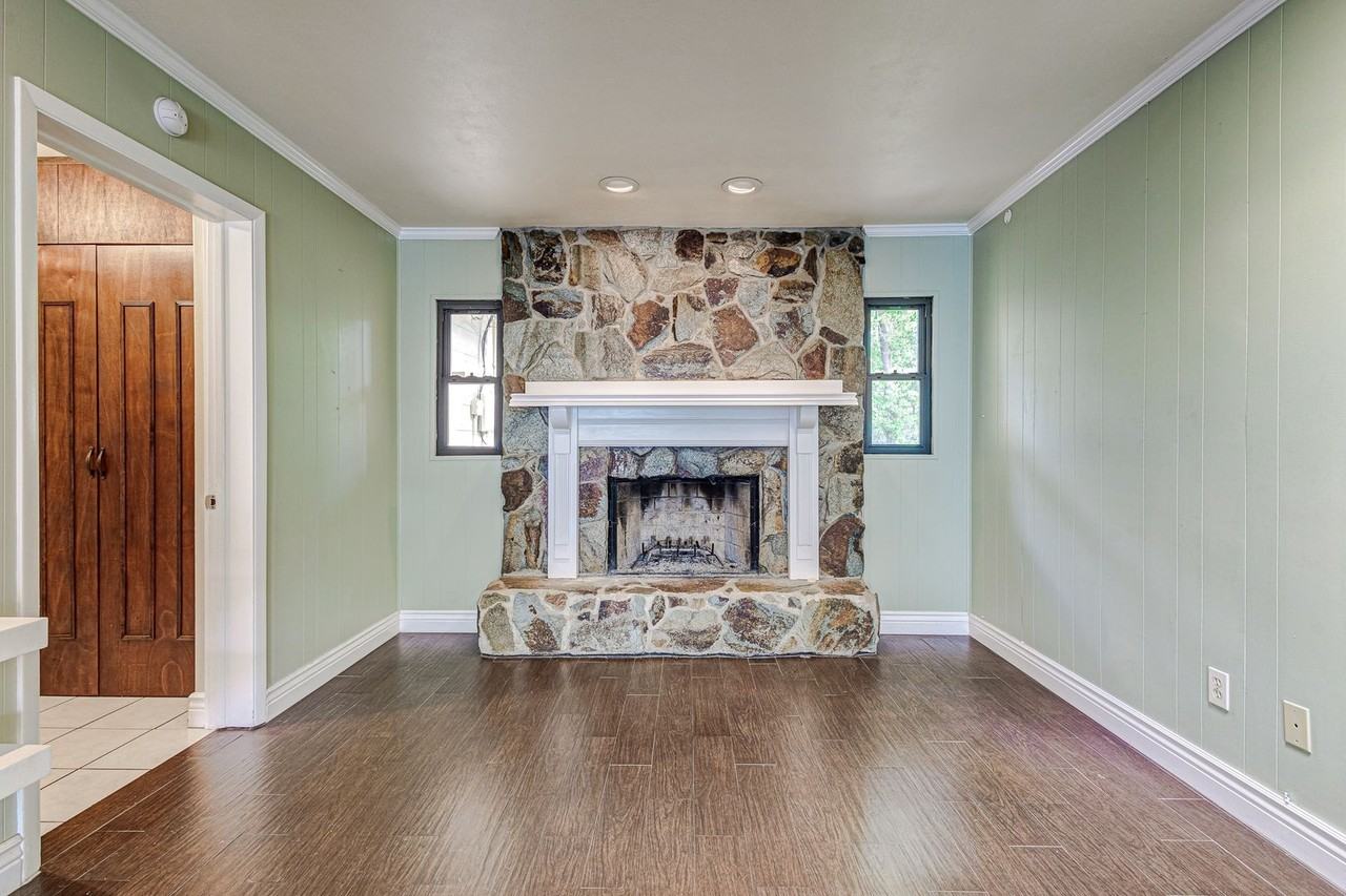 1649 John Arthur Way - Photo 3 of 42