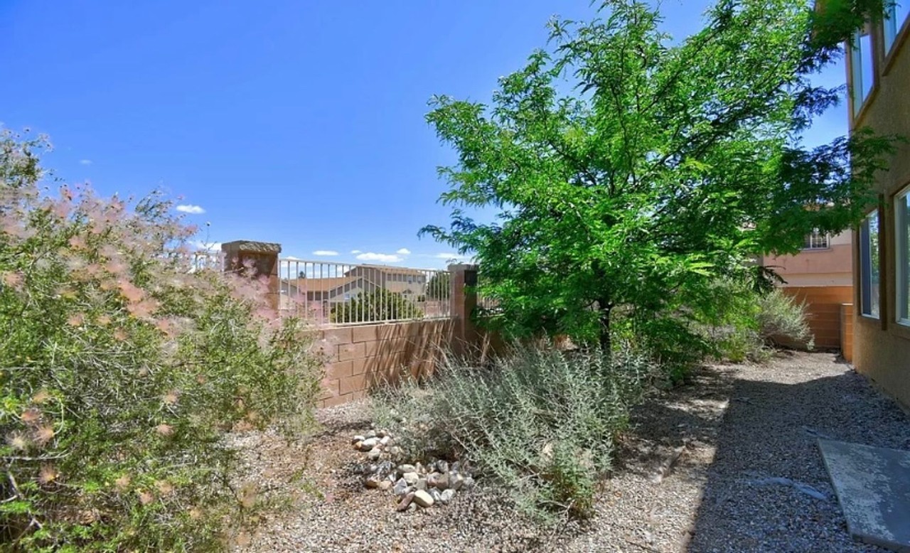 7109 Alamillo Rd Nw - Photo 2 of 23