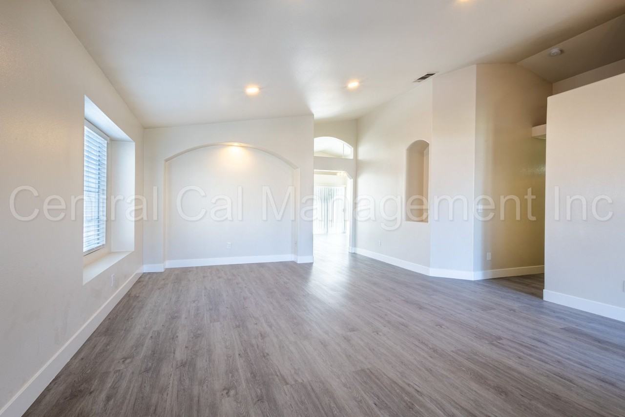 6101 Aruba Ct - Photo 5 of 29