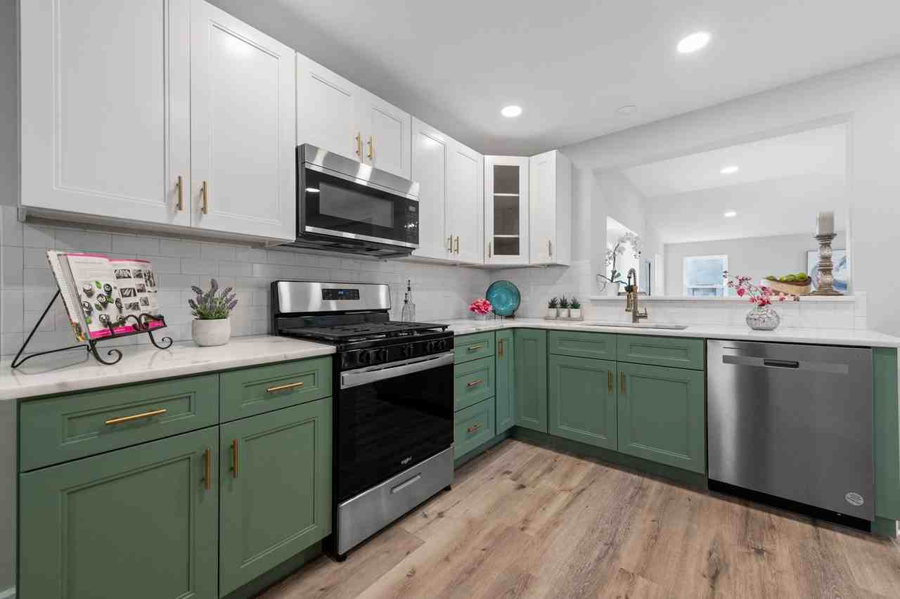 706 Moredon Rd - Photo 3 of 31