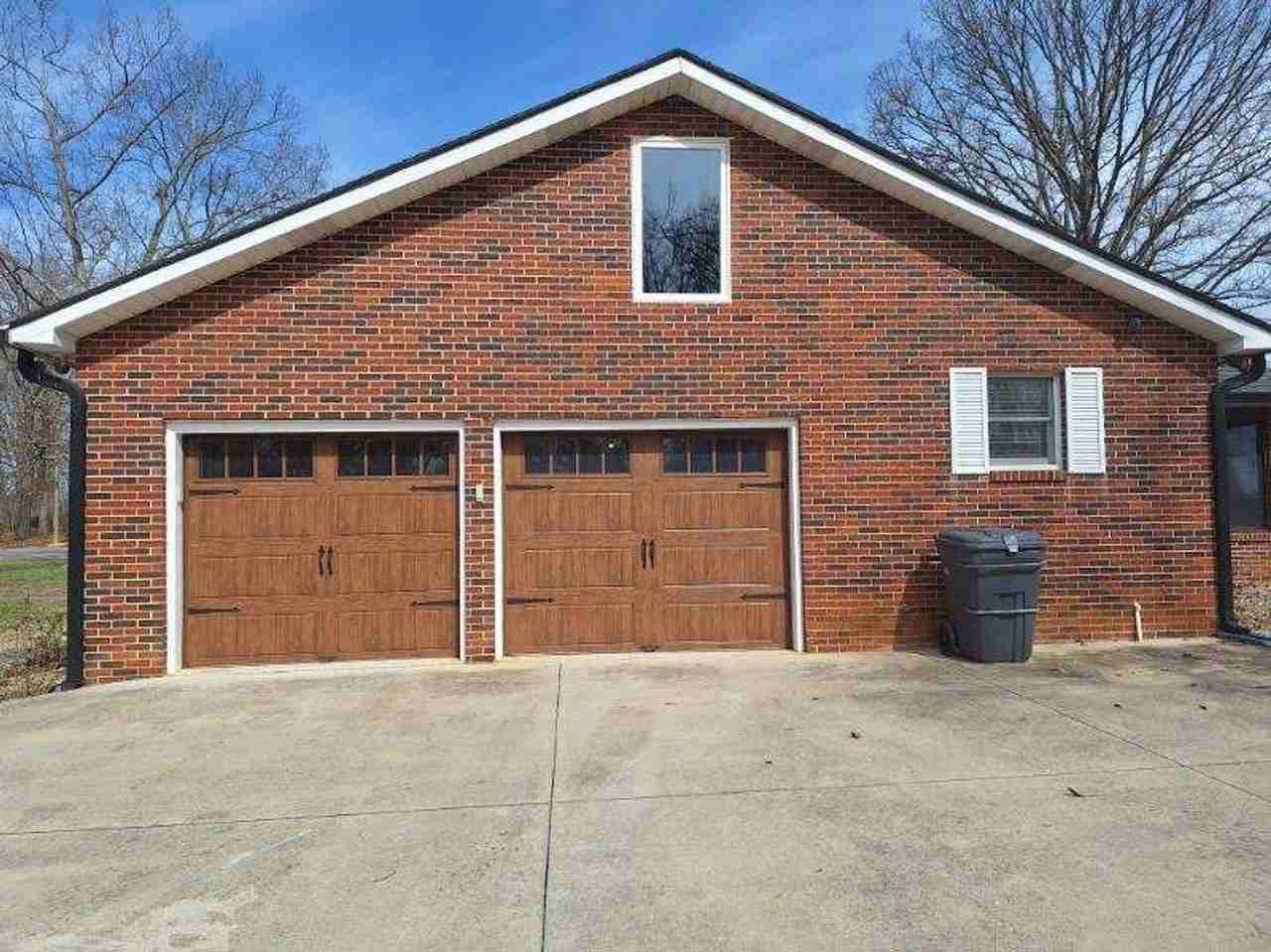 1084 Nease Dr - Photo 6 of 50