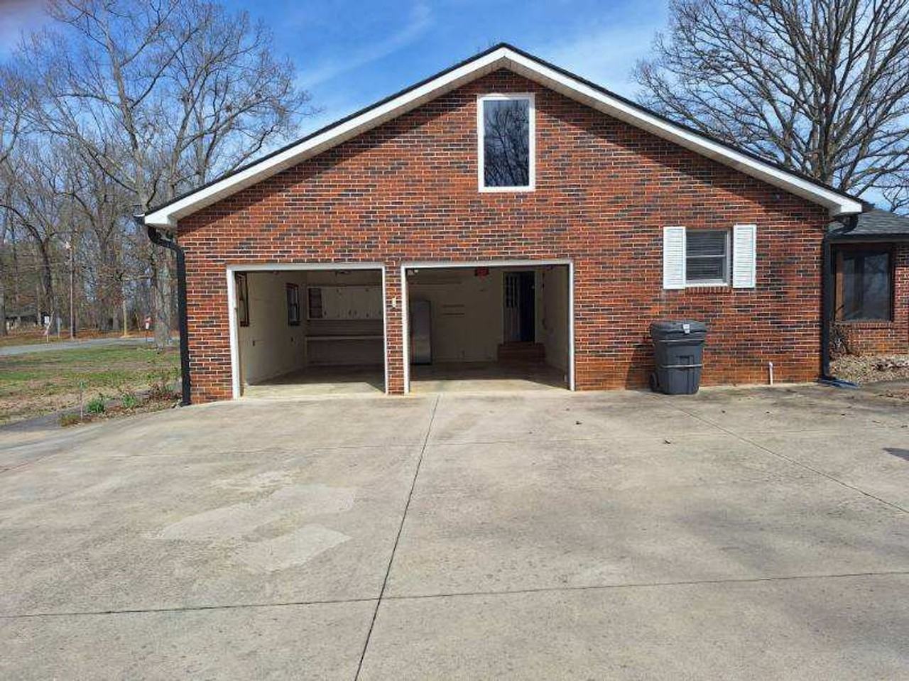 1084 Nease Dr - Photo 7 of 50