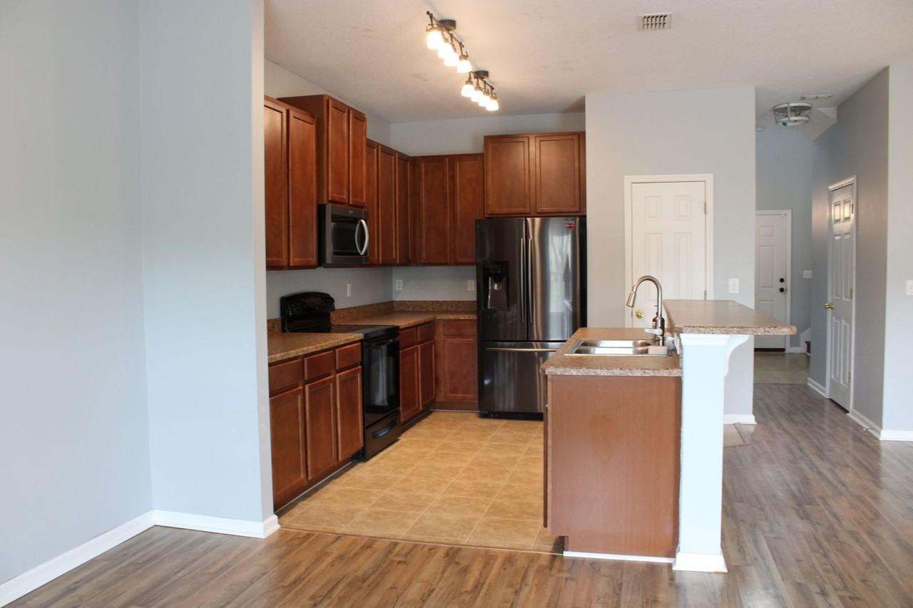 2775 Revolution St - Photo 2 of 6