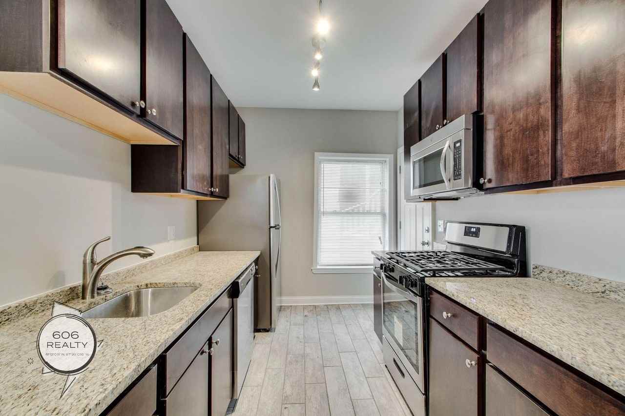 Beautiful Rehabbed Hyde Park Apartments! SPECIAL OFFER! - Photo 3 of 12