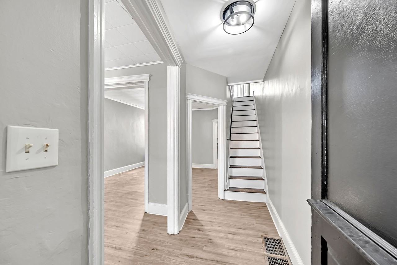 25 Adella Ave - Photo 4 of 16