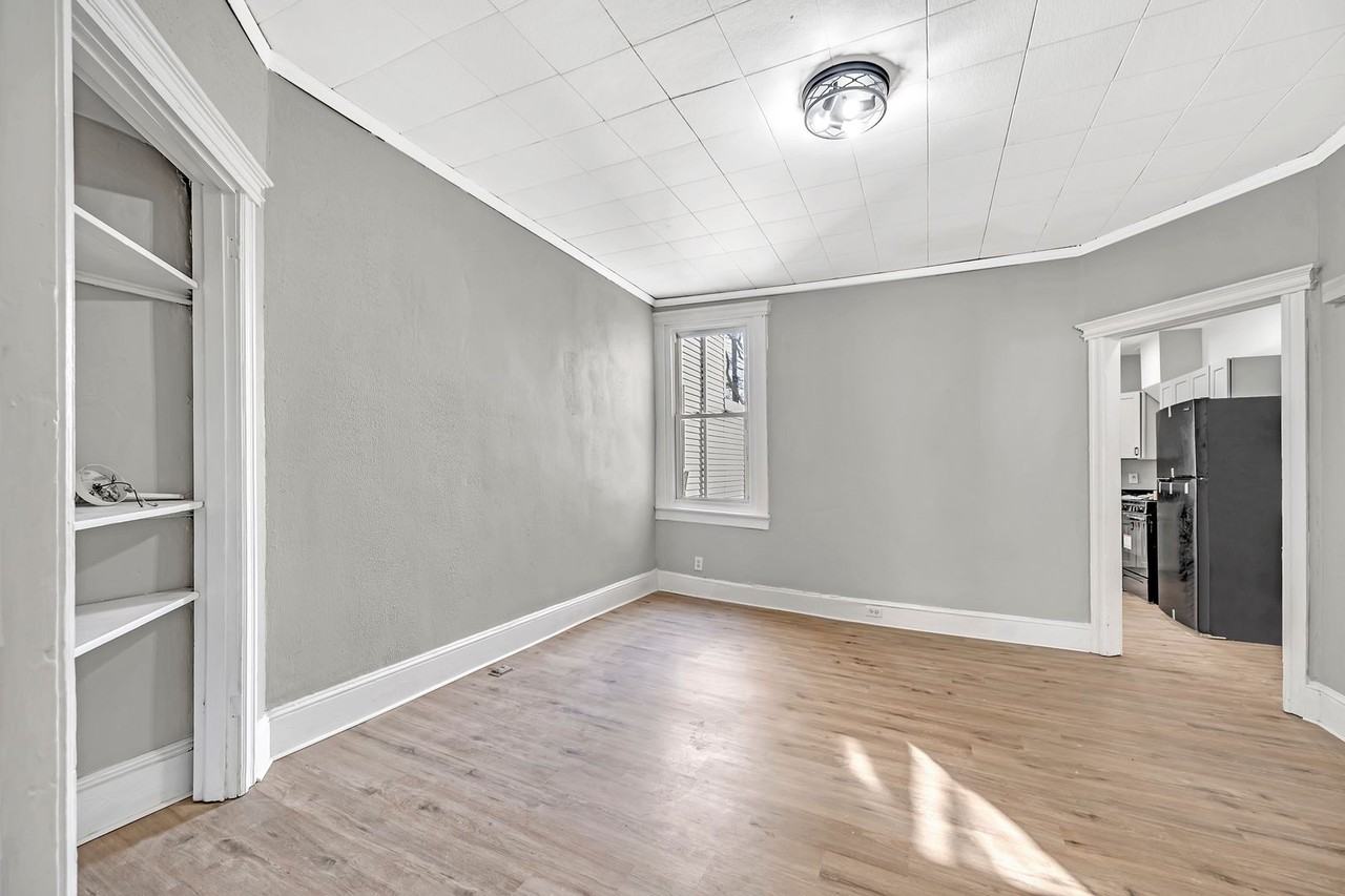 25 Adella Ave - Photo 6 of 16