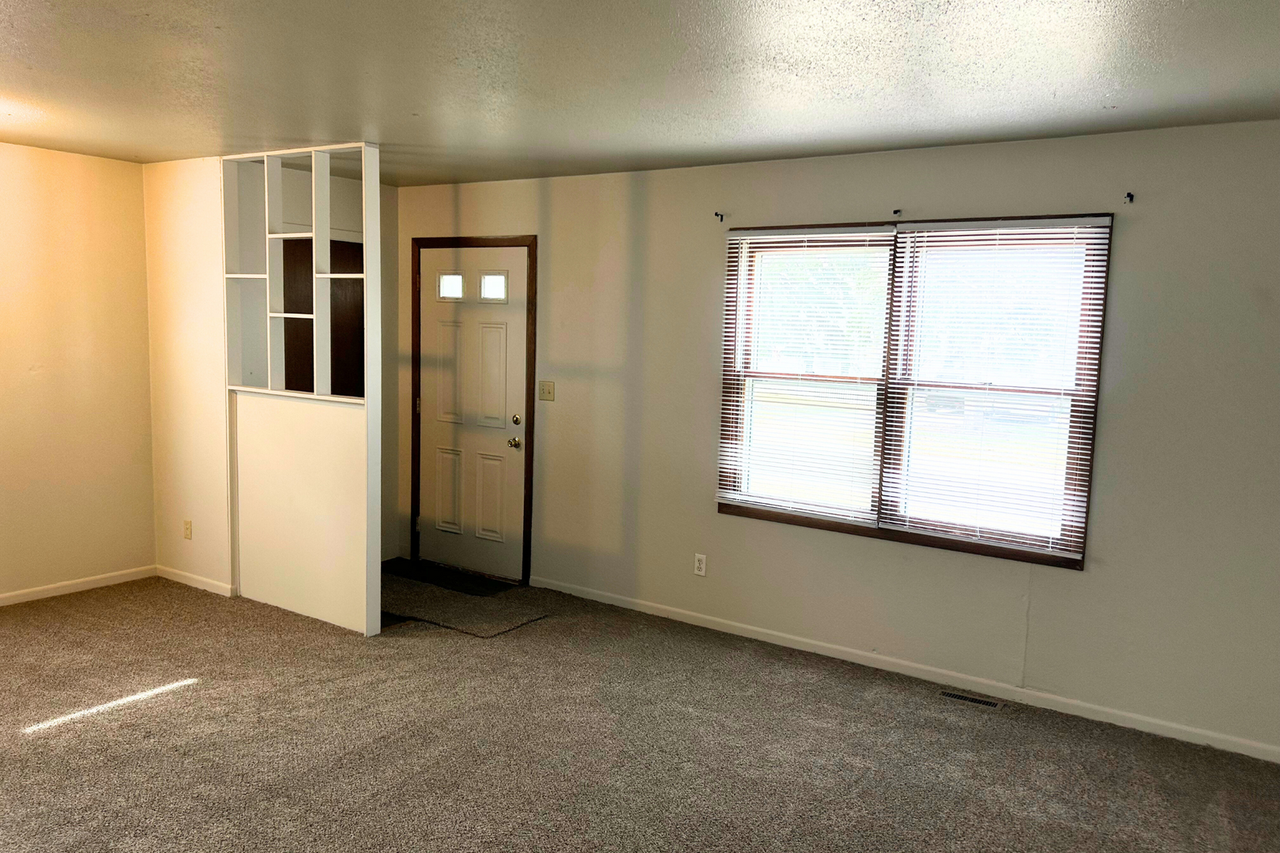 3324 N 10th Ave - Photo 7 of 17