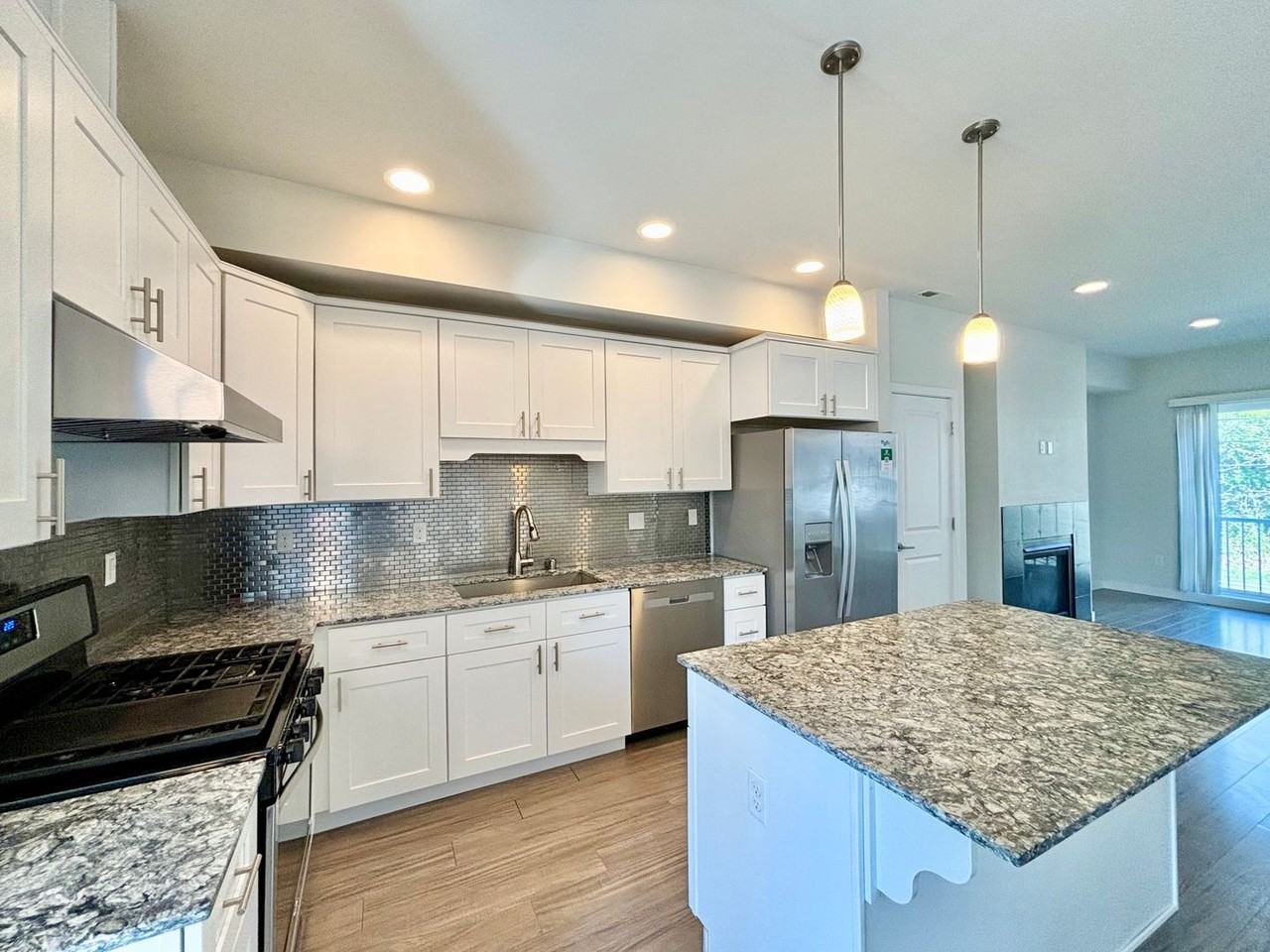 4117 Delridge Way Sw - Photo 7 of 26