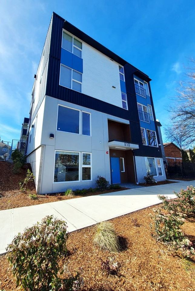 810 Yakima - Photo 2 of 19