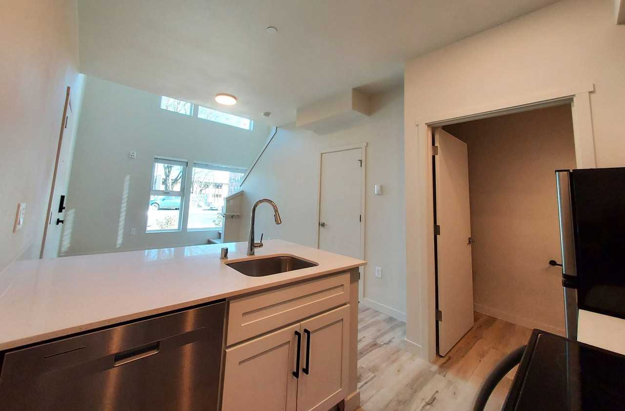 810 Yakima - Photo 5 of 19