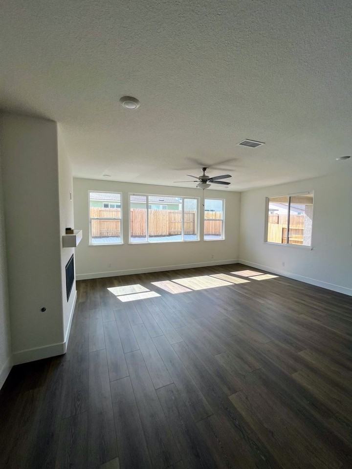 1217 Spur Way - Photo 3 of 15