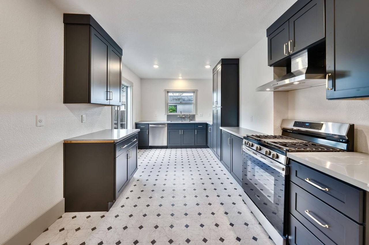 3371 Albany Way - Photo 3 of 33