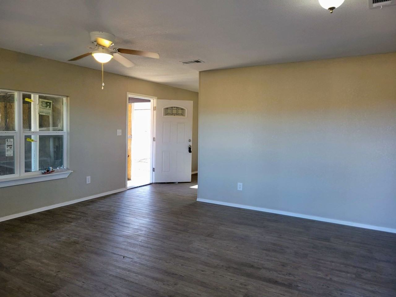1315 E Main St - Photo 3 of 14