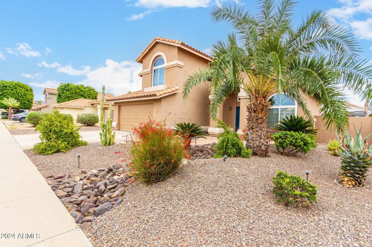 7217 W Crest Ln - Photo 3 of 41