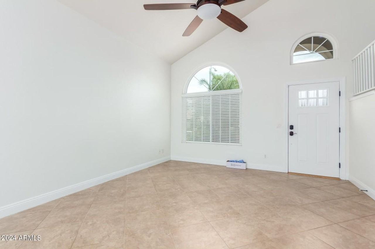 7217 W Crest Ln - Photo 5 of 41