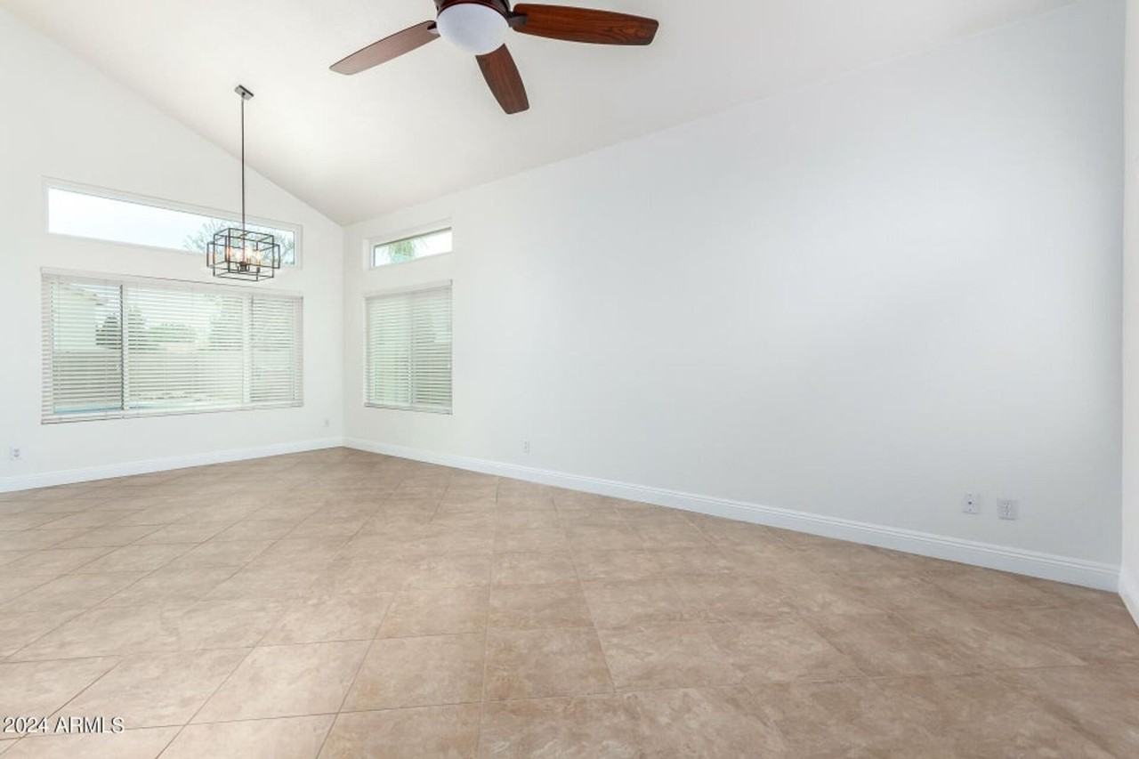 7217 W Crest Ln - Photo 6 of 41