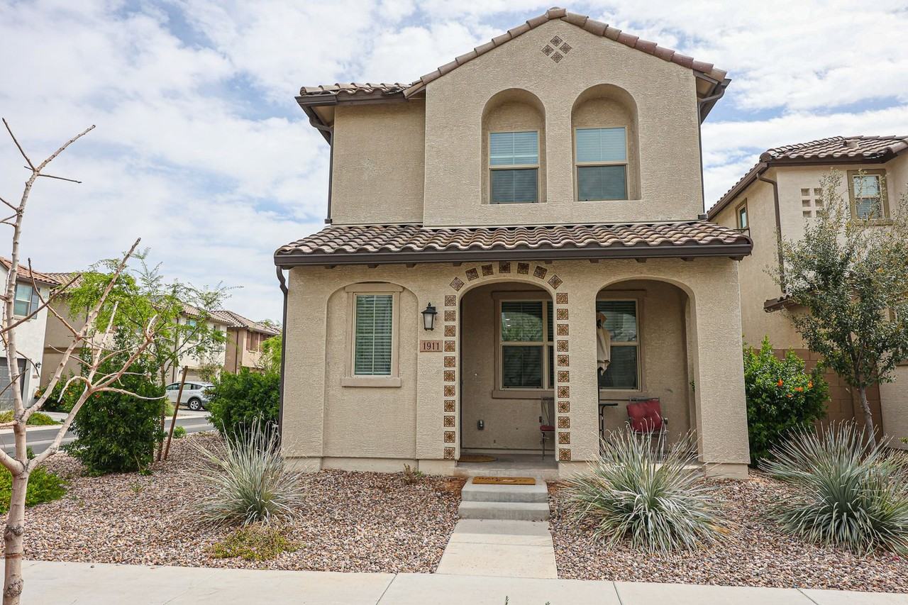 1911 S Bedford Pl - Photo 3 of 31